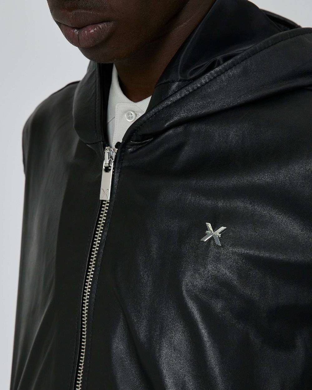 John Richmond Bomber in pelle con cappuccio In Vendita