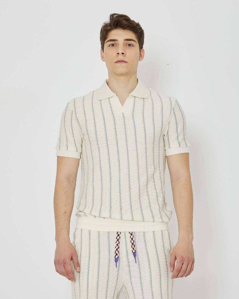 John Richmond Polo con righe e scollo a V Offerta