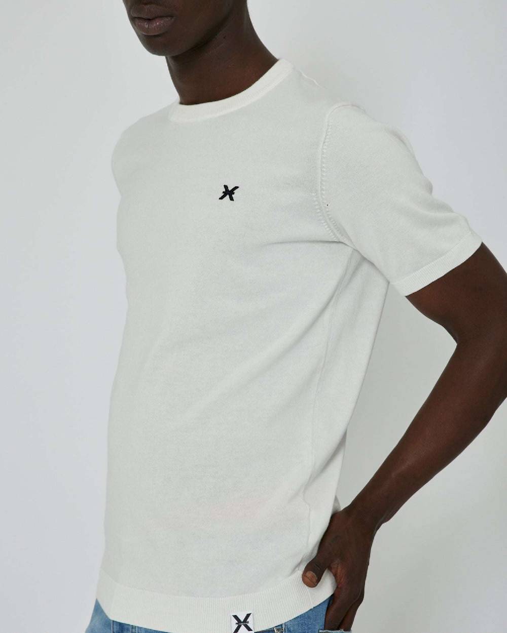 John Richmond Maglia con logo a contrasto sul davanti e banda bicolor sul retro Novità