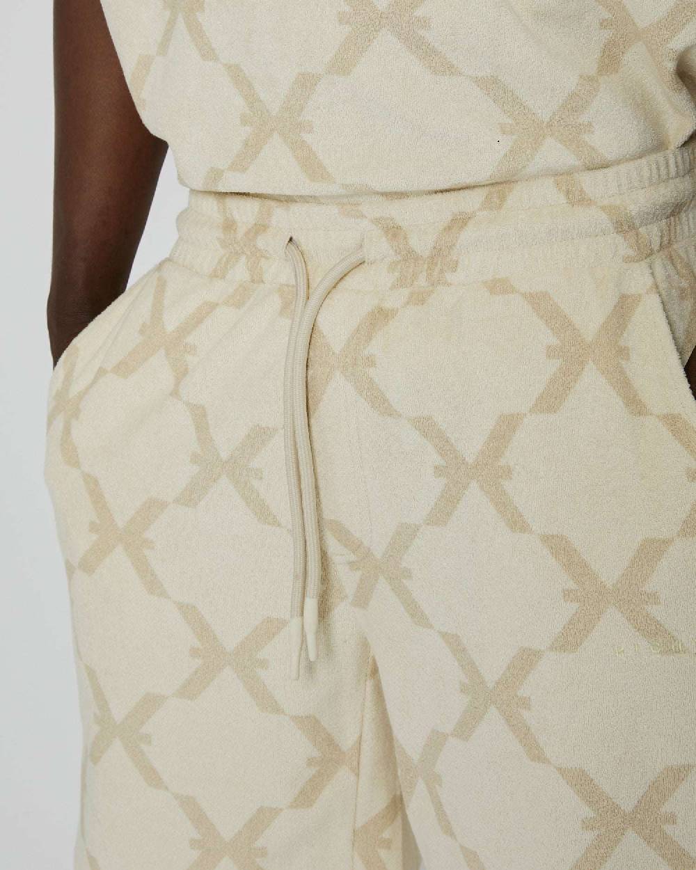 John Richmond Bermuda con pattern allover Offerta