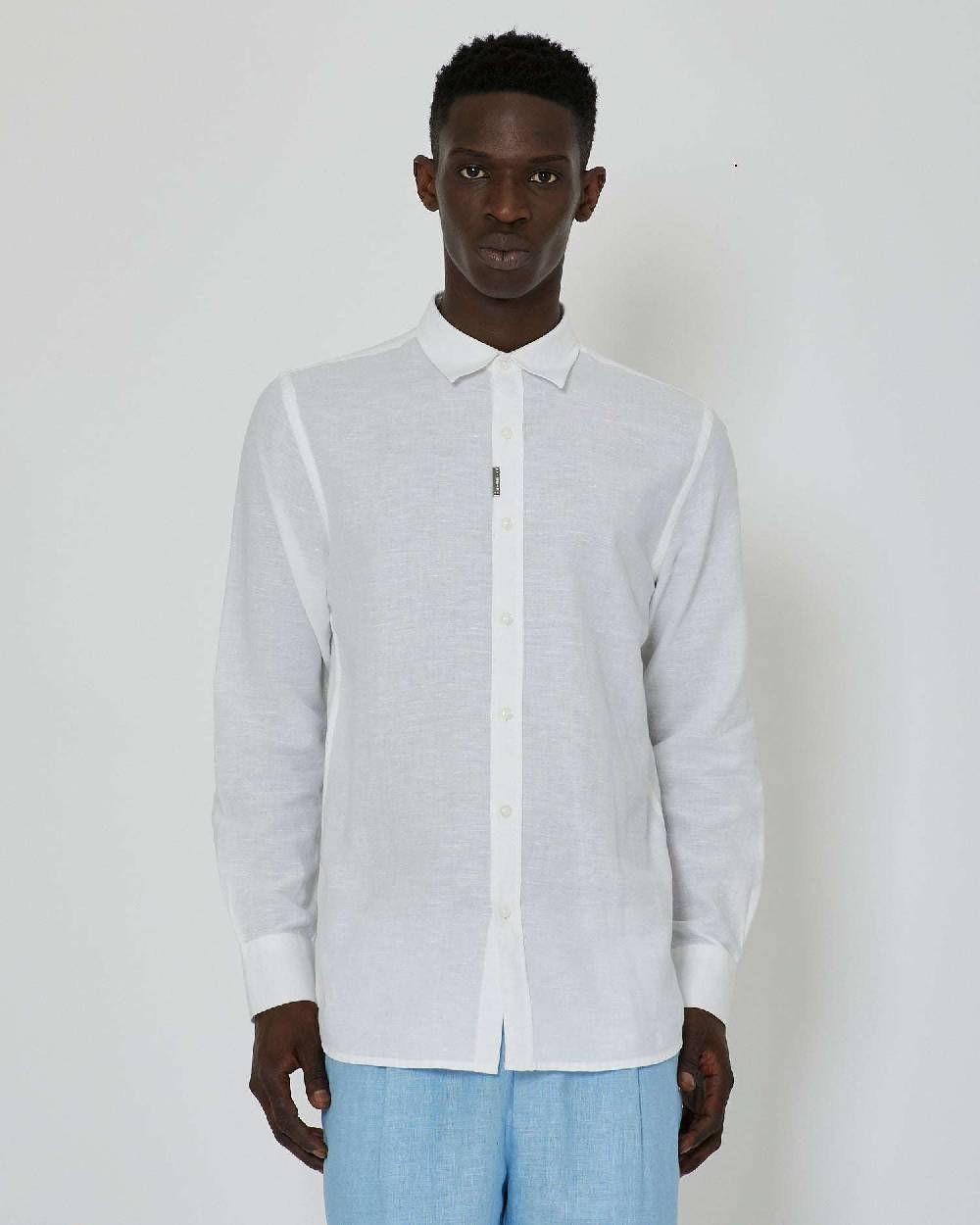 John Richmond Camicia basic in lino con placca metallica sul davanti Fino al 55% di sconto