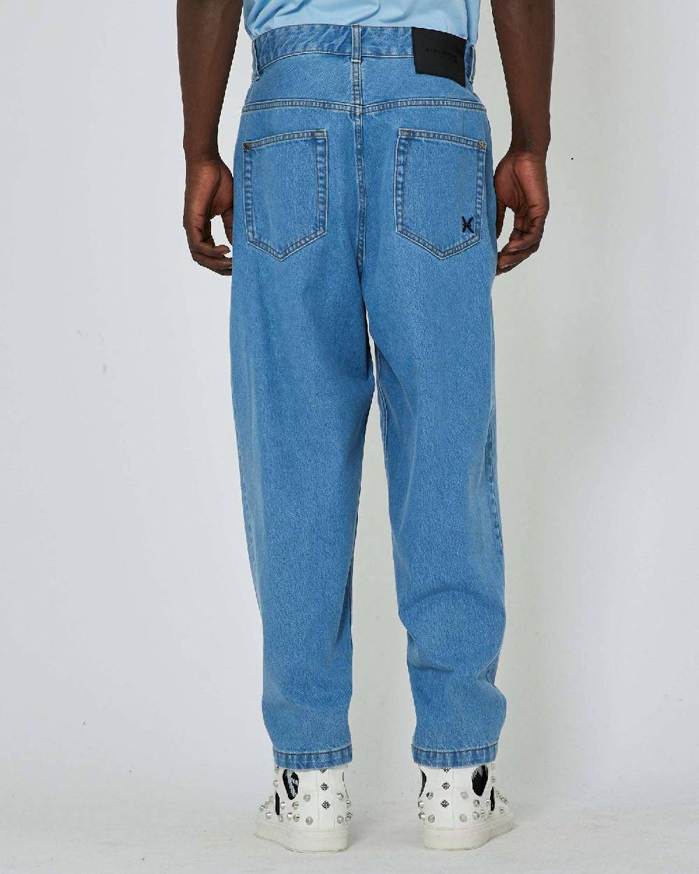 John Richmond Jeans over con logo ricamato sul retro Nuova