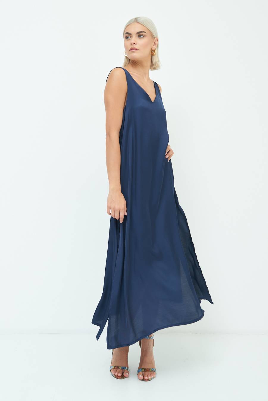 Kikisix ABITO LUNGO SMANICATO CON SPACCHI BLU Sottocosto