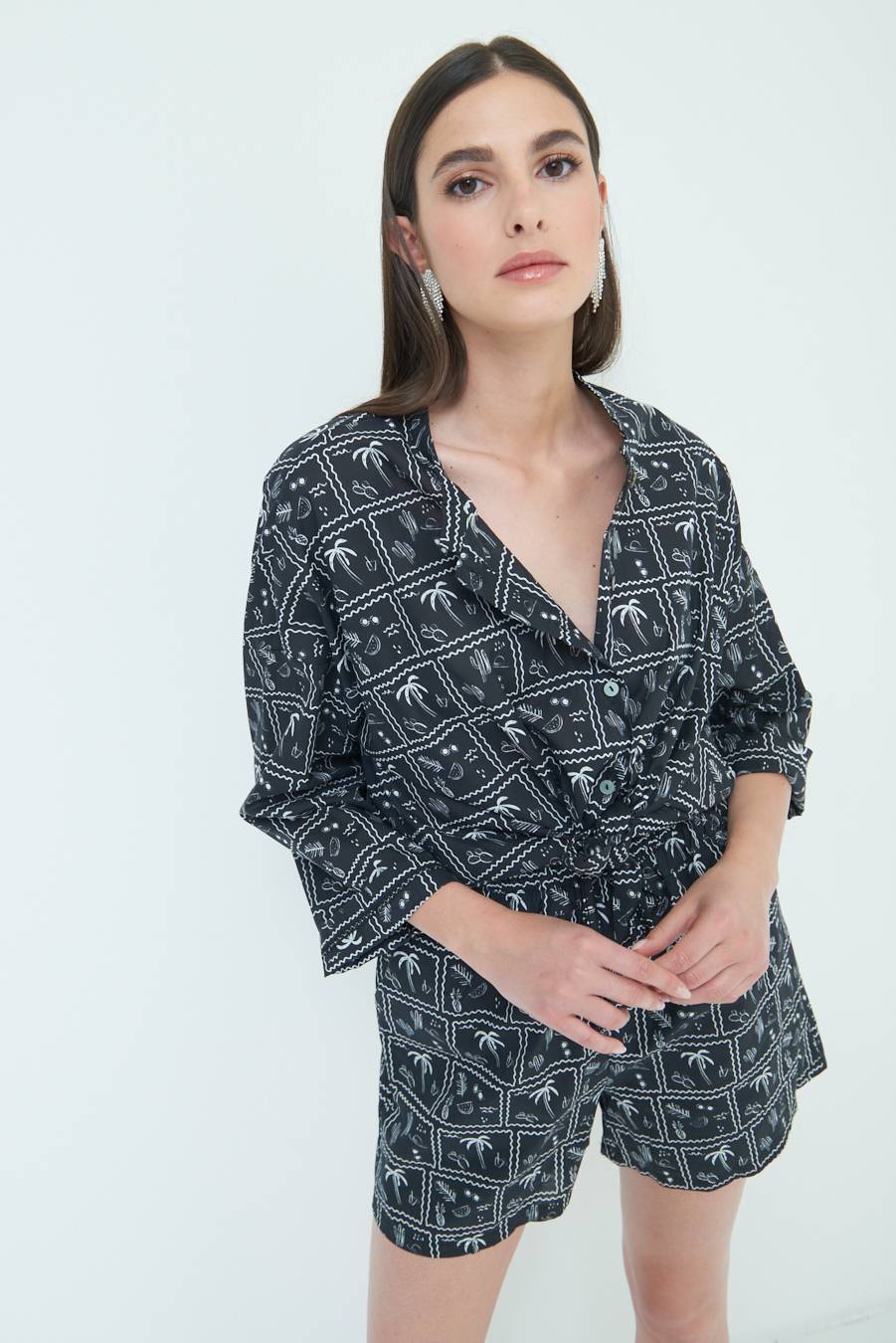 Kikisix CAMICIA CON NODO STAMPA PALME NERO Qualità Garantita