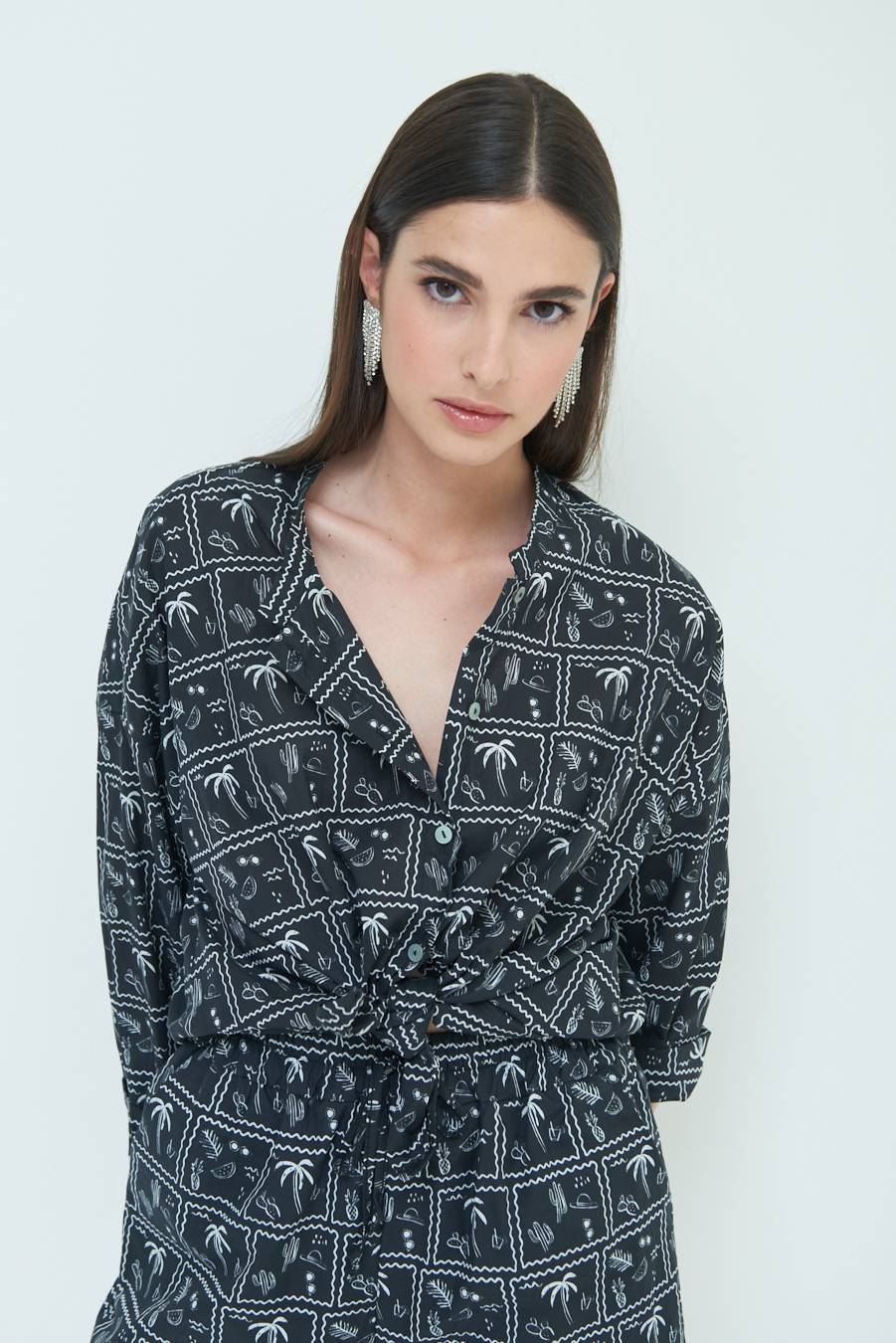 Kikisix CAMICIA CON NODO STAMPA PALME NERO Qualità Garantita