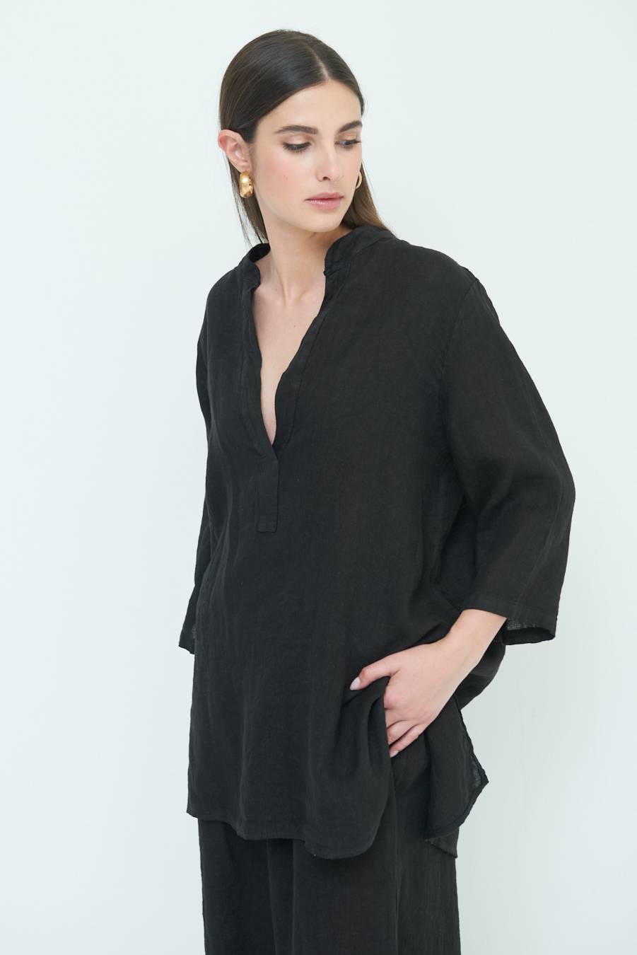 Kikisix CAMICIA COLLO COREANA OVERSIZE CON SPACCHI NERO Affare Del Giorno