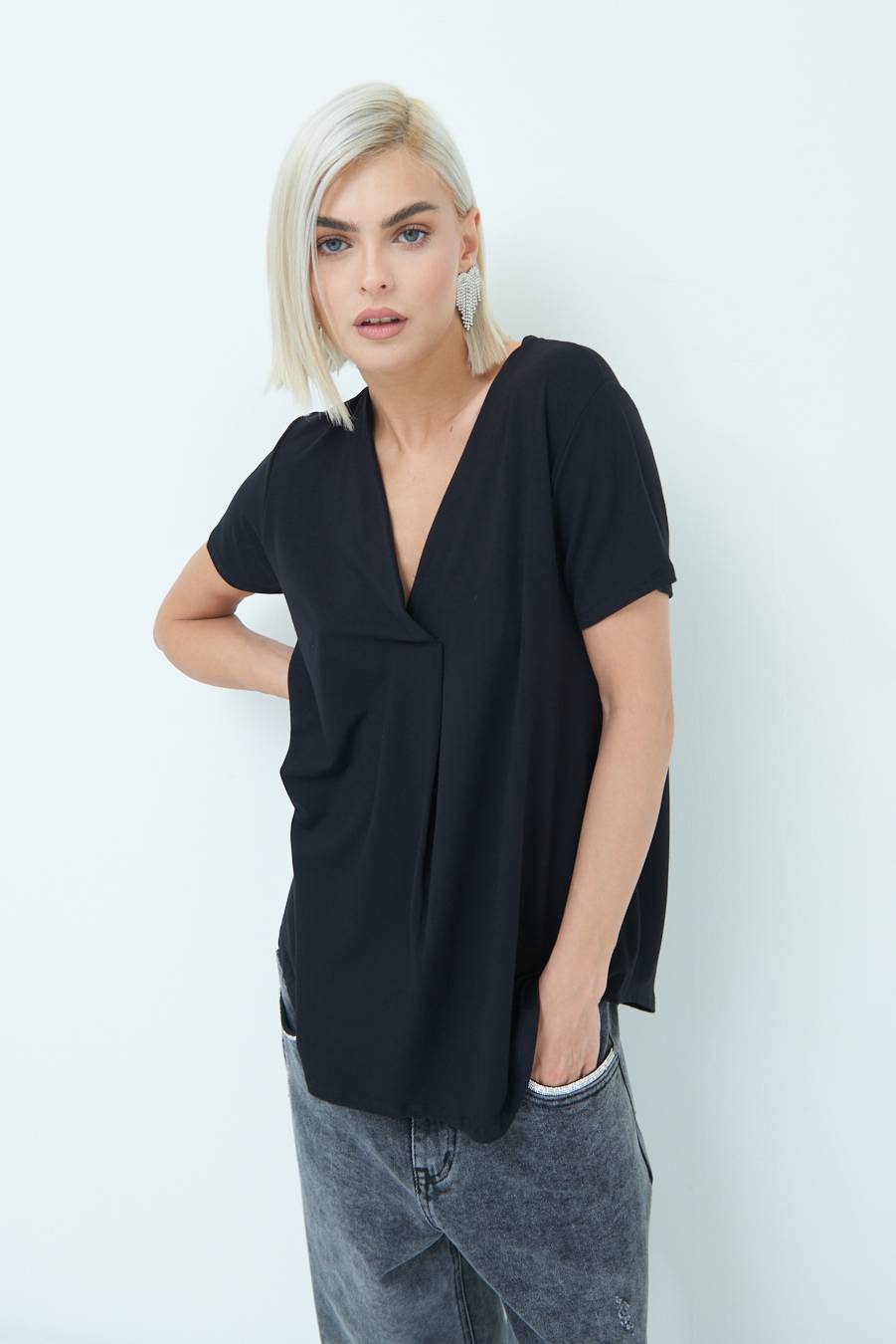 Kikisix MAGLIA VISCOSA MANICA CORTA NERO Vendita Economica