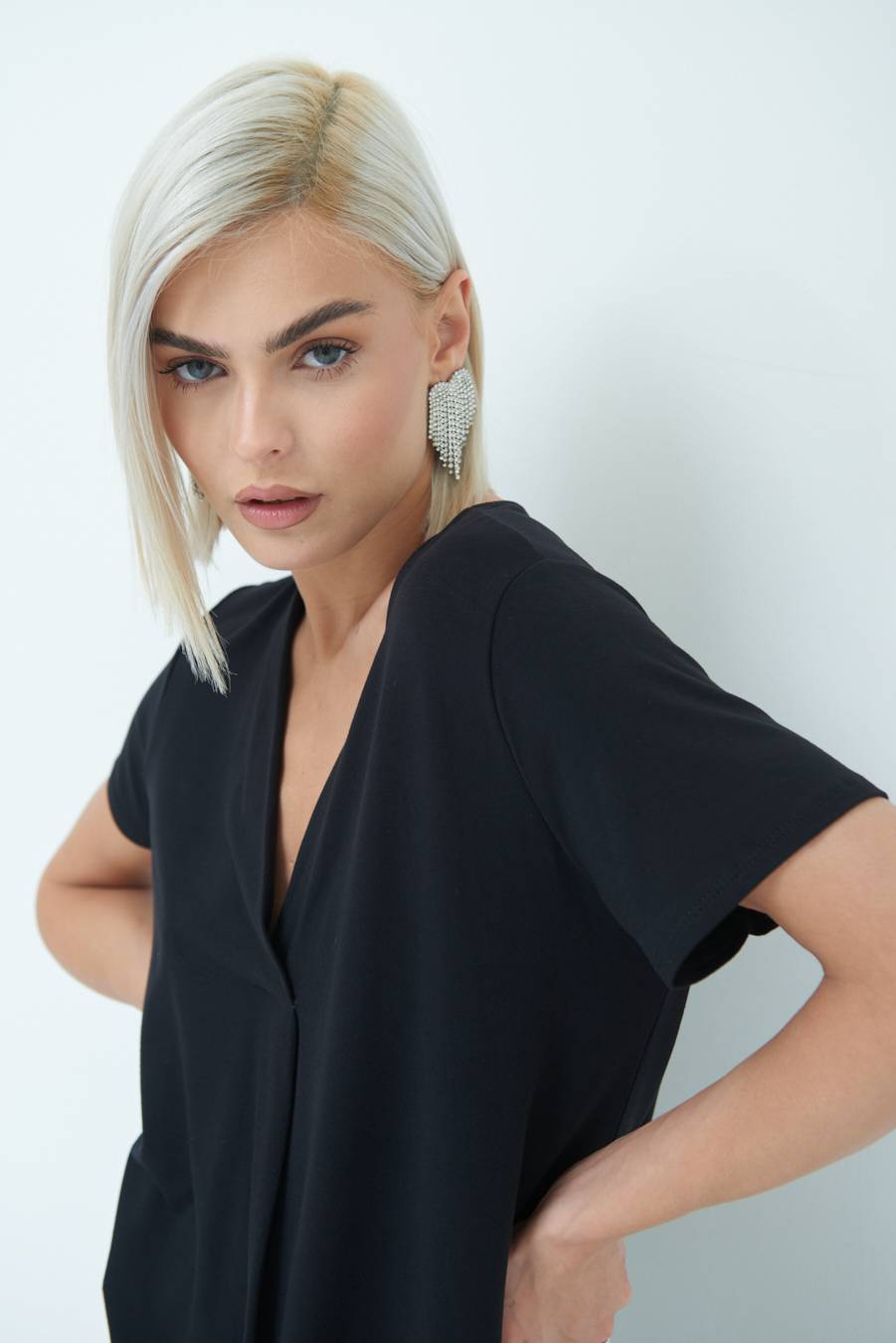 Kikisix MAGLIA VISCOSA MANICA CORTA NERO Vendita Economica