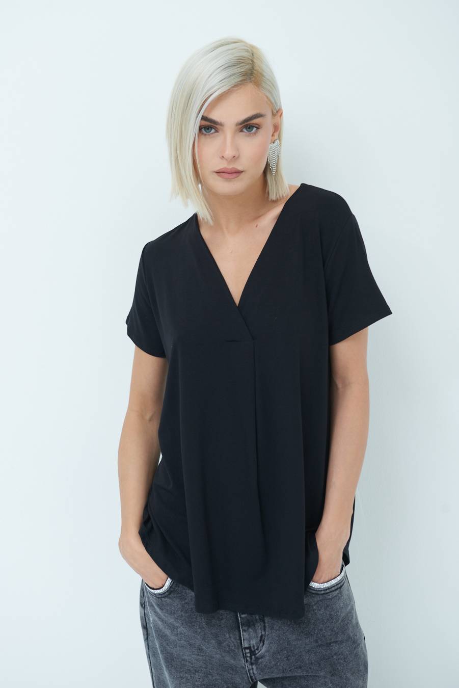Kikisix MAGLIA VISCOSA MANICA CORTA NERO Vendita Economica