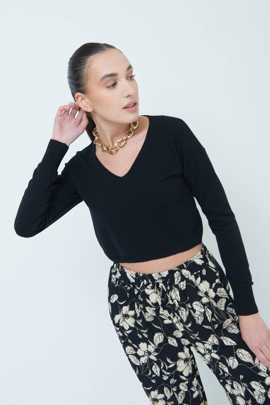 Kikisix MAGLIA SCOLLO V CORTA NERO In Saldo