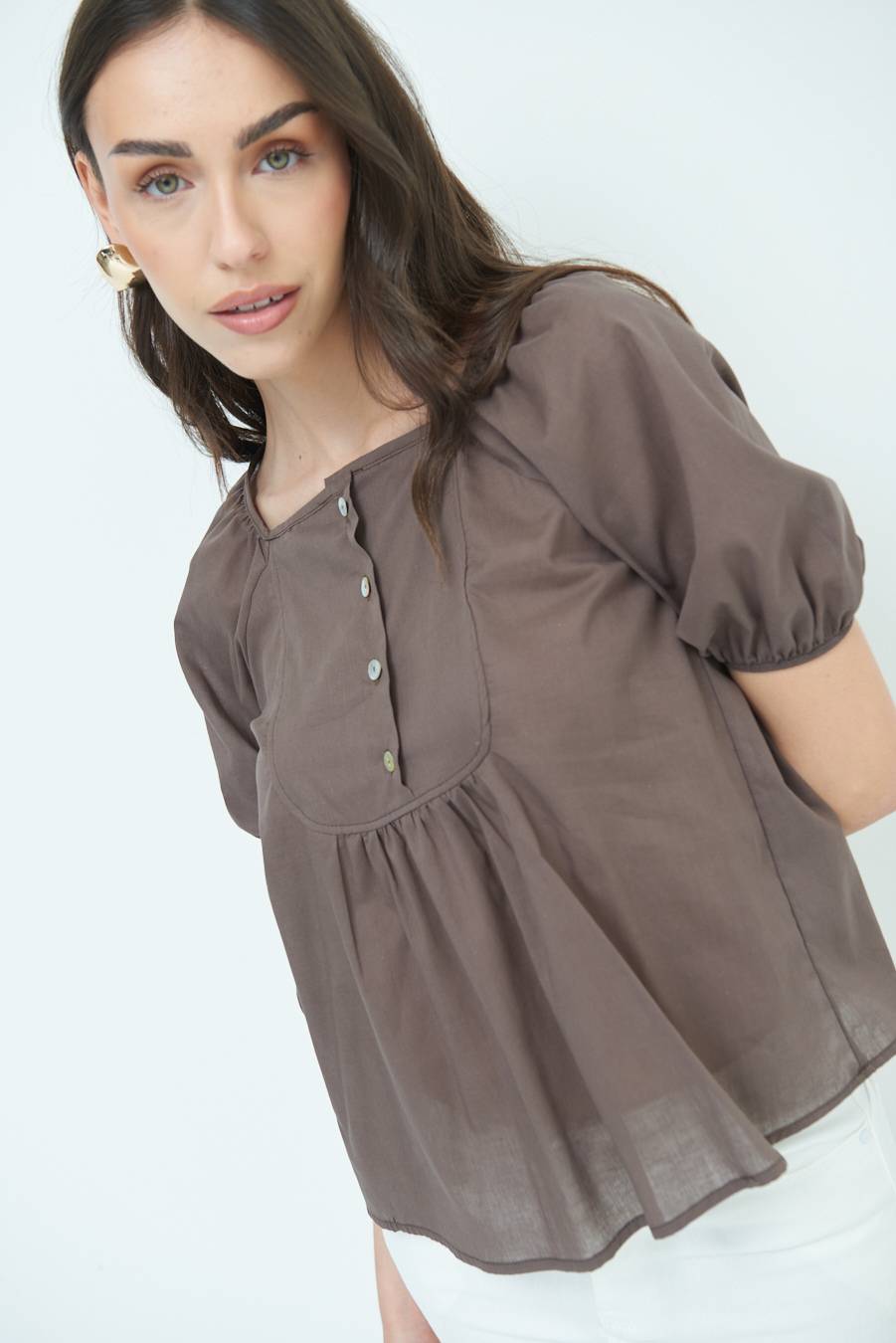 Kikisix CAMICIA CON BOTTONCINI DAV. COTONE COFFEE Offerta