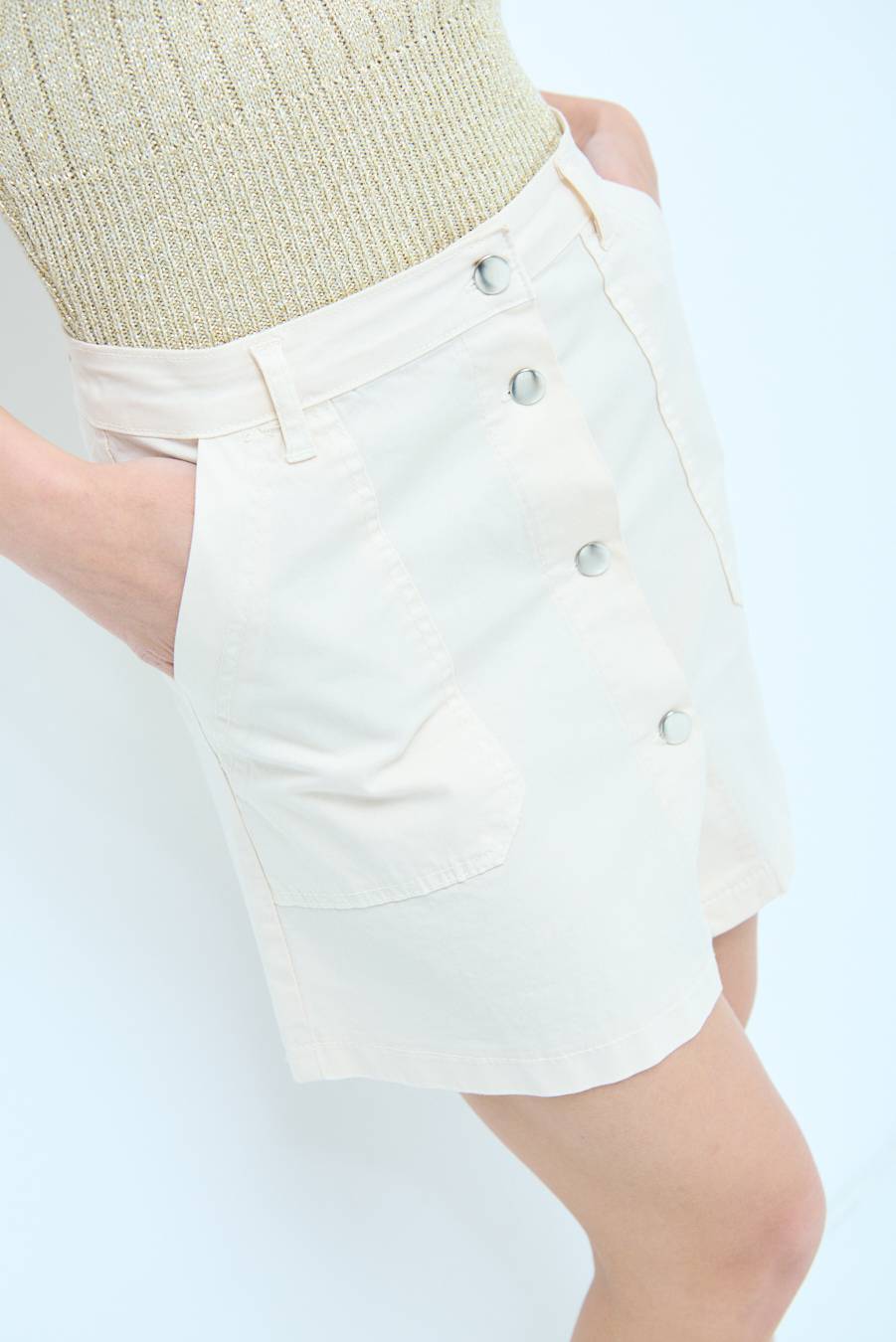 Kikisix MINIGONNA BOTTONI DV. BEIGE Sottocosto