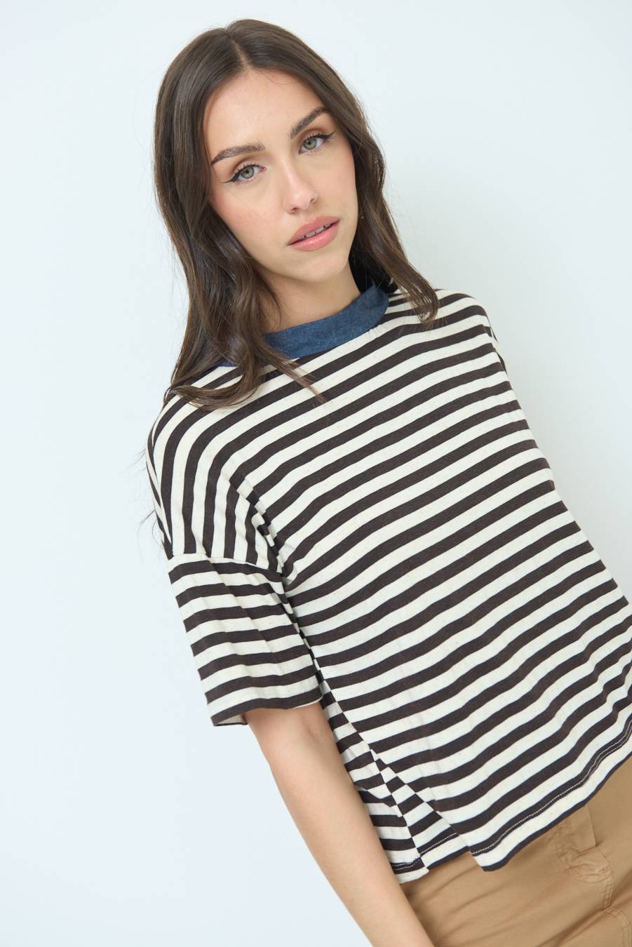 Kikisix T-SHIRT OVER RIGA CON FIOCCHI VISCOSA/LINO MORO Vendite Flash