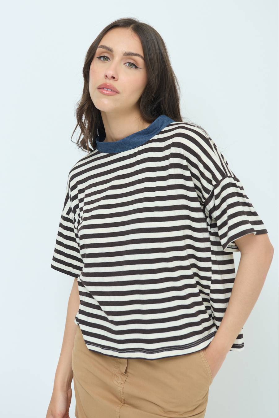Kikisix T-SHIRT OVER RIGA CON FIOCCHI VISCOSA/LINO MORO Vendite Flash
