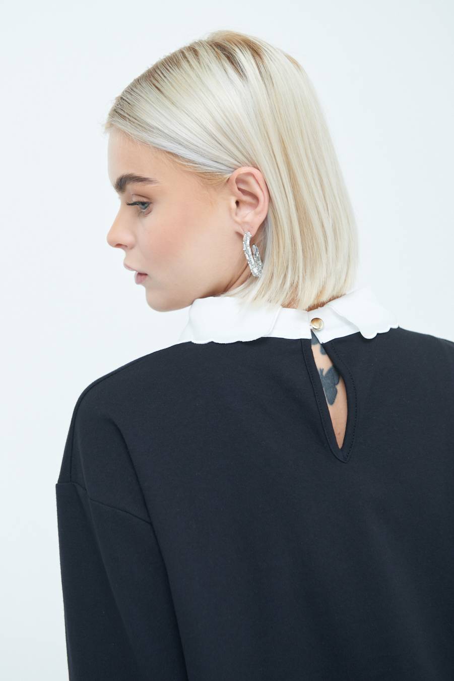 Kikisix FELPA CON COLLETTO CON STRASS NERO Italia
