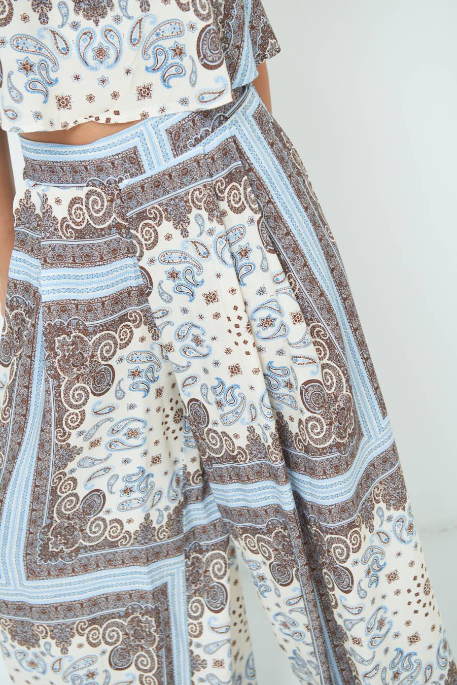 Kikisix PANTA PALAZZO CON PINCE STAMPA BIANCO Qualità