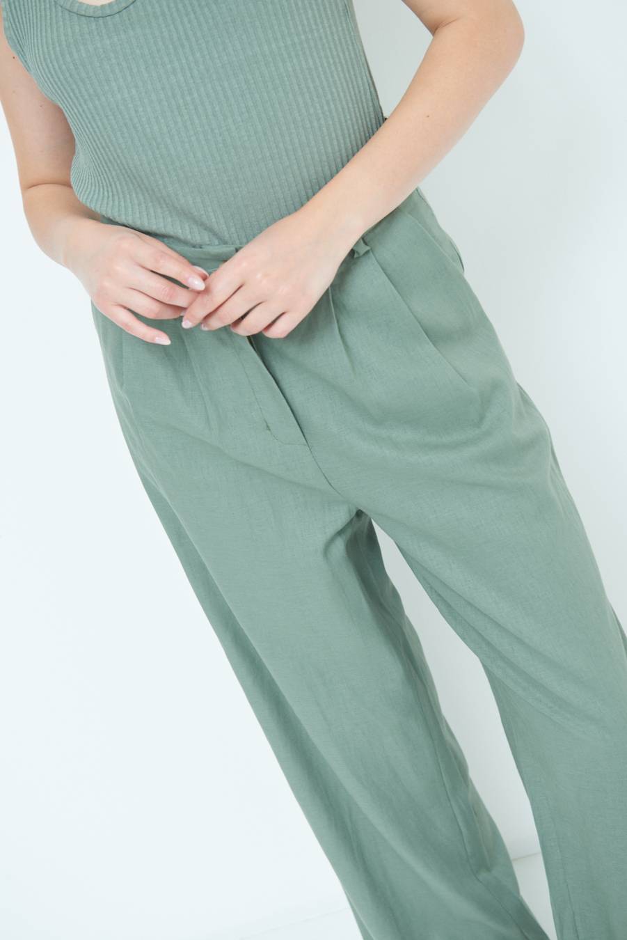 Kikisix PANTA PALAZZO CON PINCE VERDE MILITARE Sconto