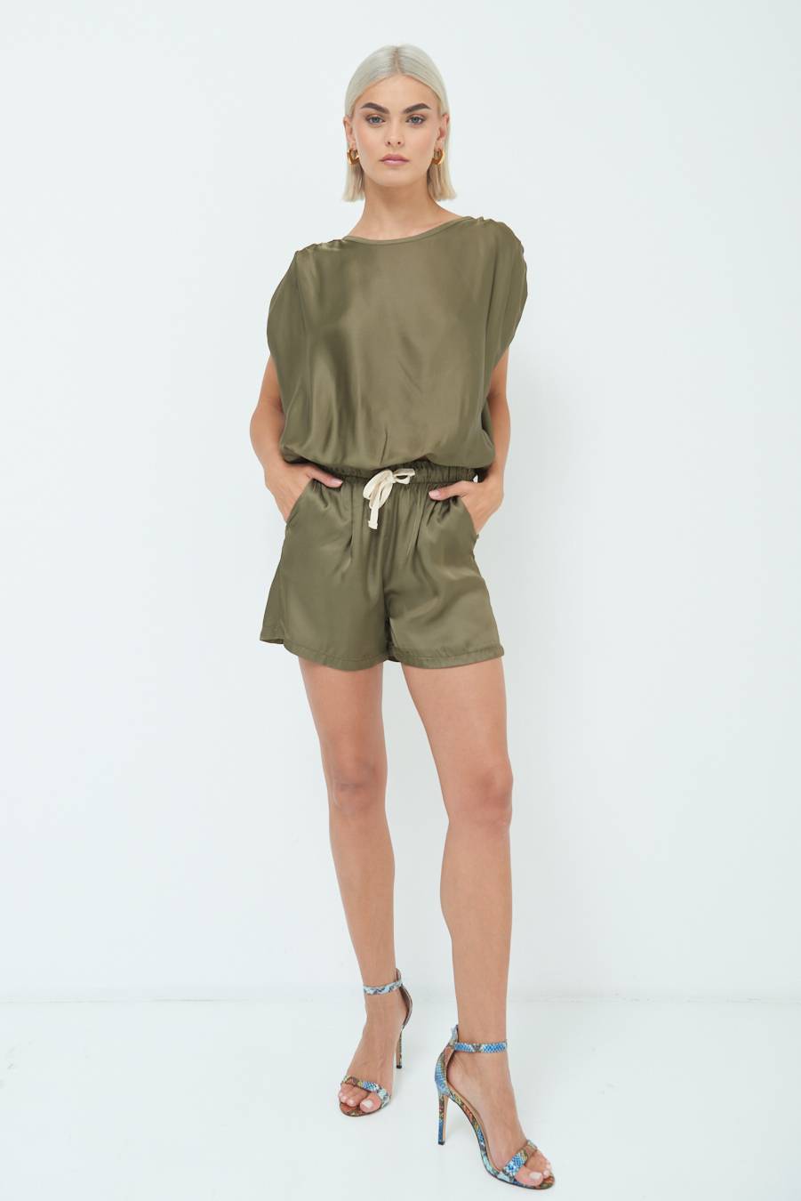 Kikisix SHORTS RASO CON LACCIO CONTRASTO VERDE MILITARE Vendita Calda