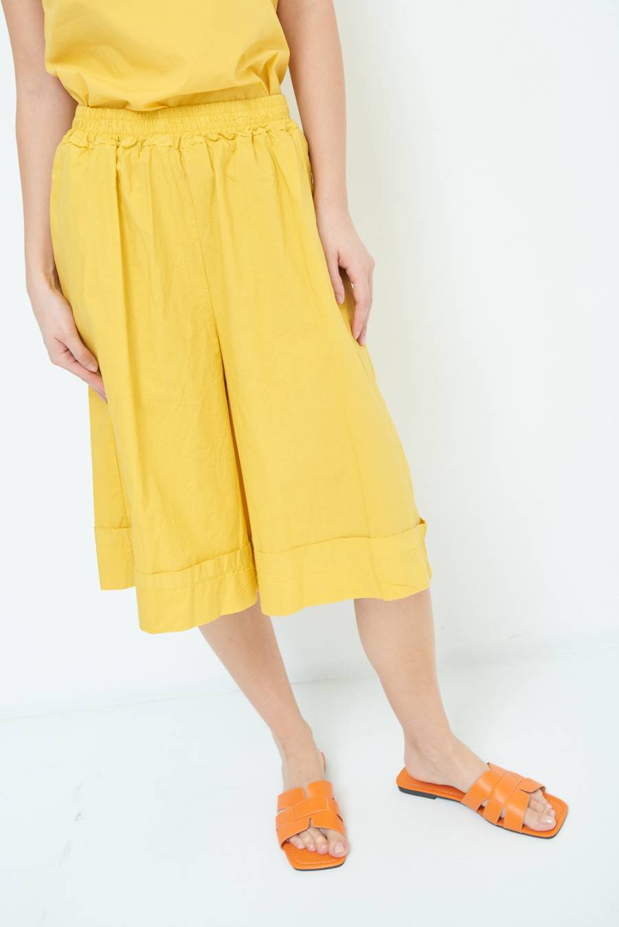 Kikisix PANTALONE CROP CON RISVOLTO SENAPE Vendita