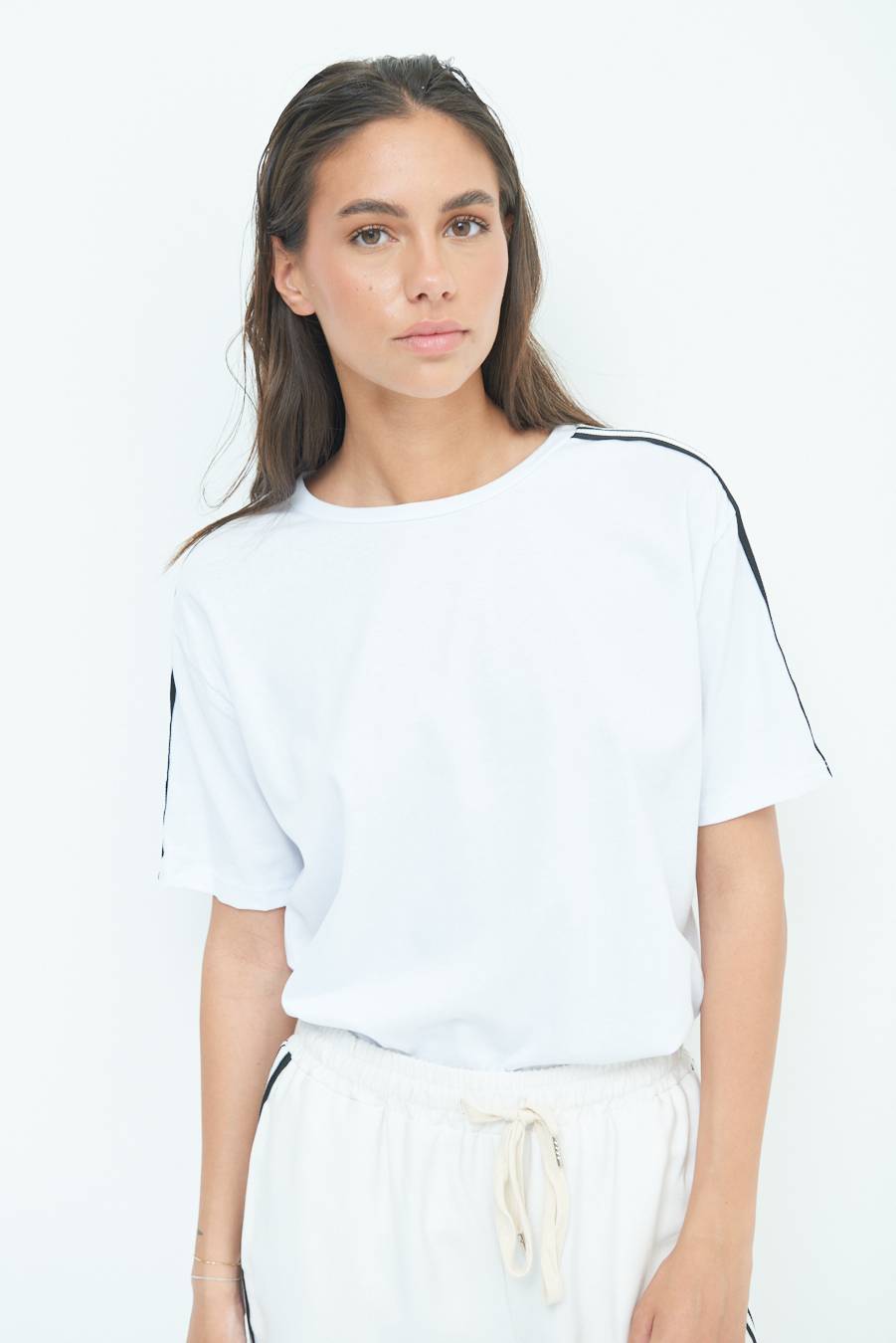 Kikisix T-SHIRT OVER CON COSTINA NERO Acquista Ora