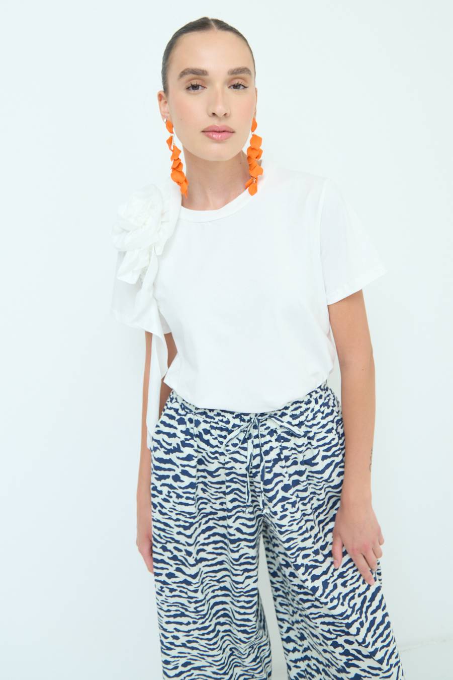 Kikisix T-SHIRT FIORE POPELINE BIANCO Offerta
