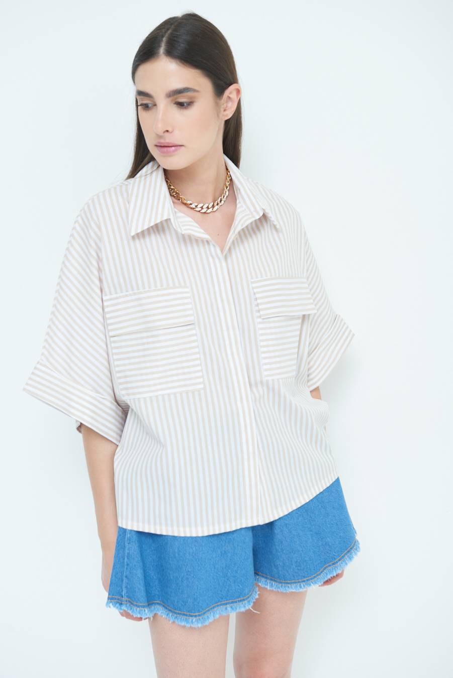 Kikisix CAMICIA OVER CON TASCHEBEIGE In Linea