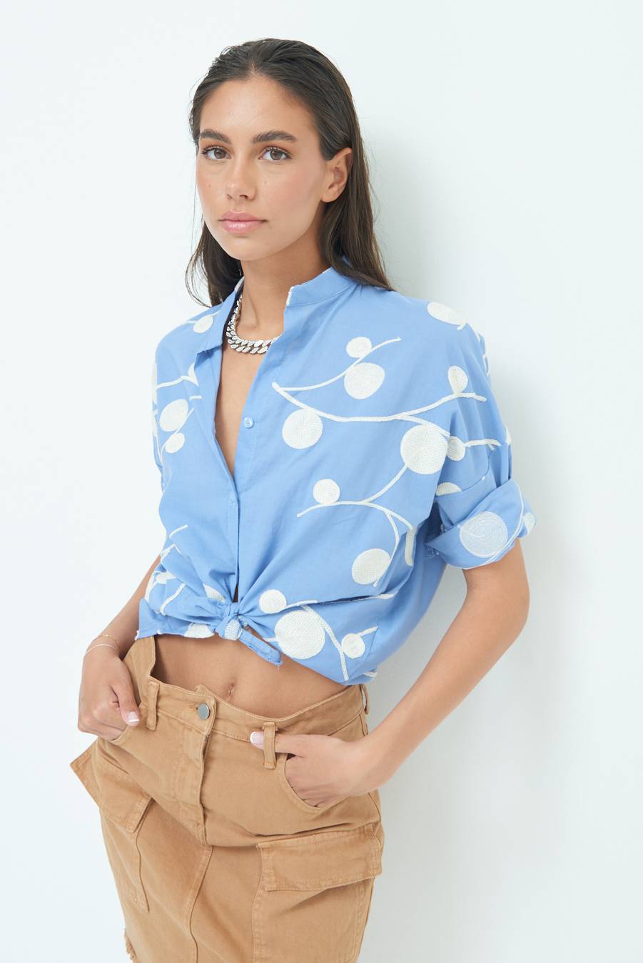 Kikisix CAMICIA NODO RICAMO CERCHIO CELESTE Qualità