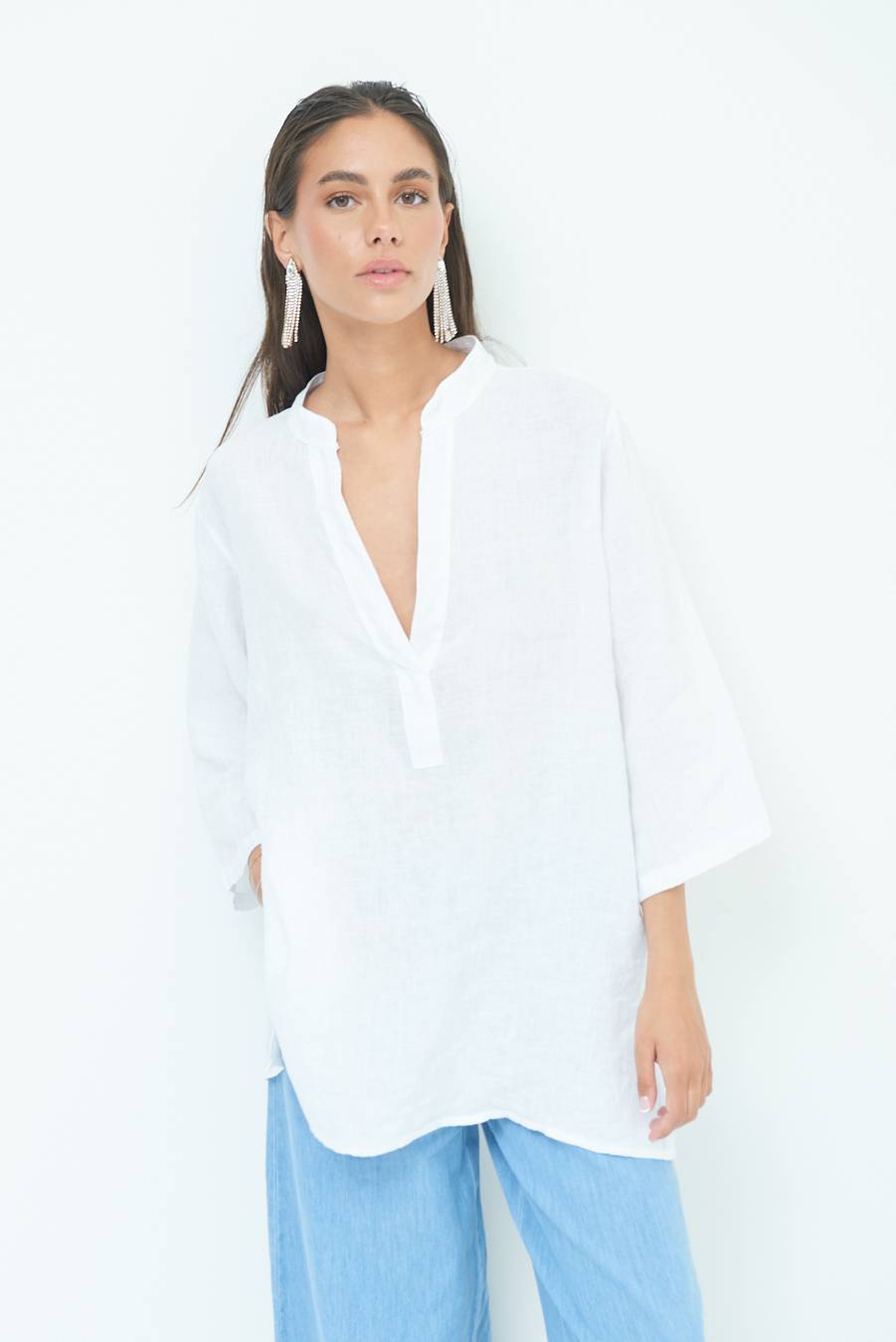Kikisix CAMICIA COLLO COREANA OVERSIZE CON SPACCHI BIANCO Promozione