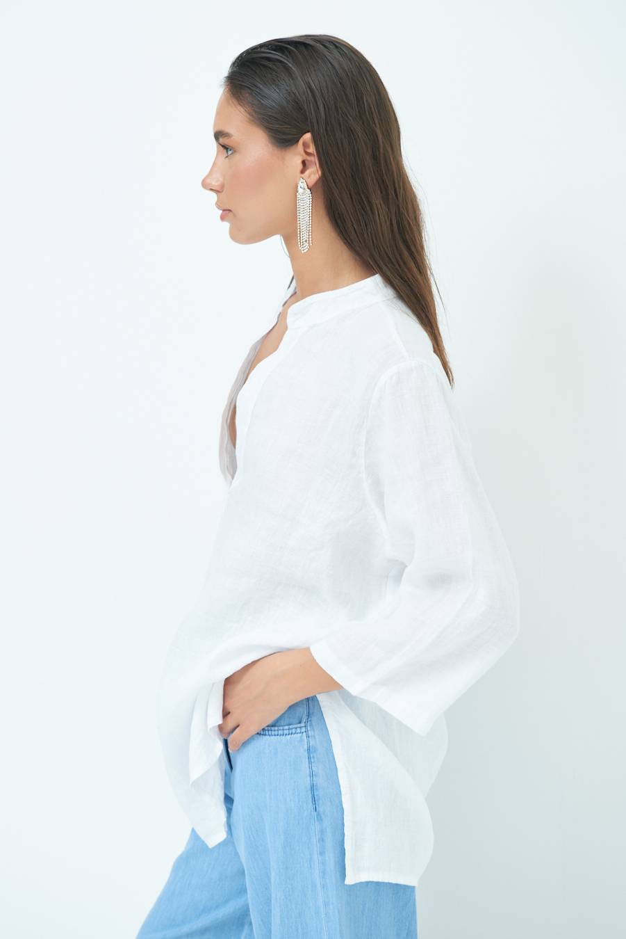 Kikisix CAMICIA COLLO COREANA OVERSIZE CON SPACCHI BIANCO Promozione