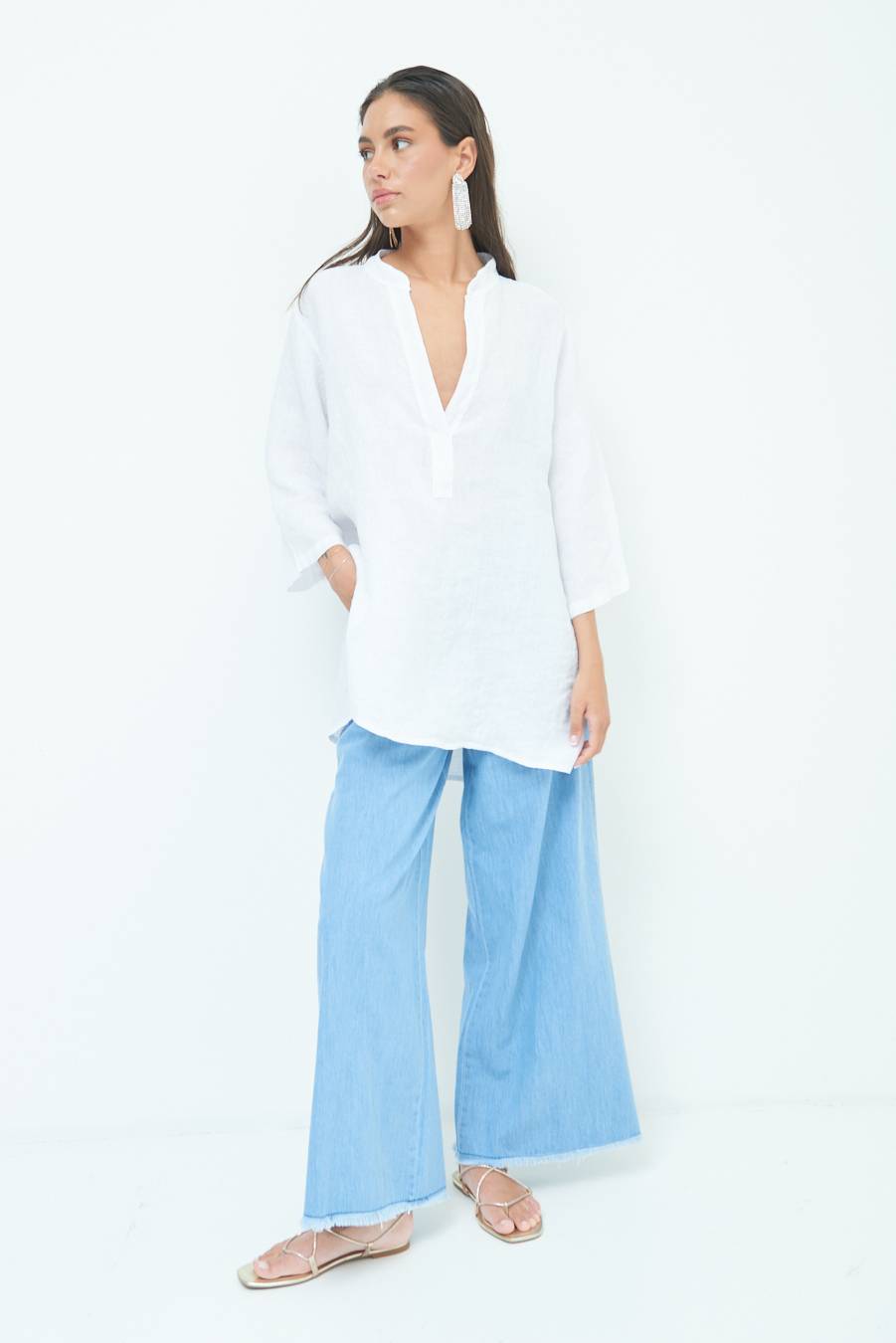 Kikisix CAMICIA COLLO COREANA OVERSIZE CON SPACCHI BIANCO Promozione
