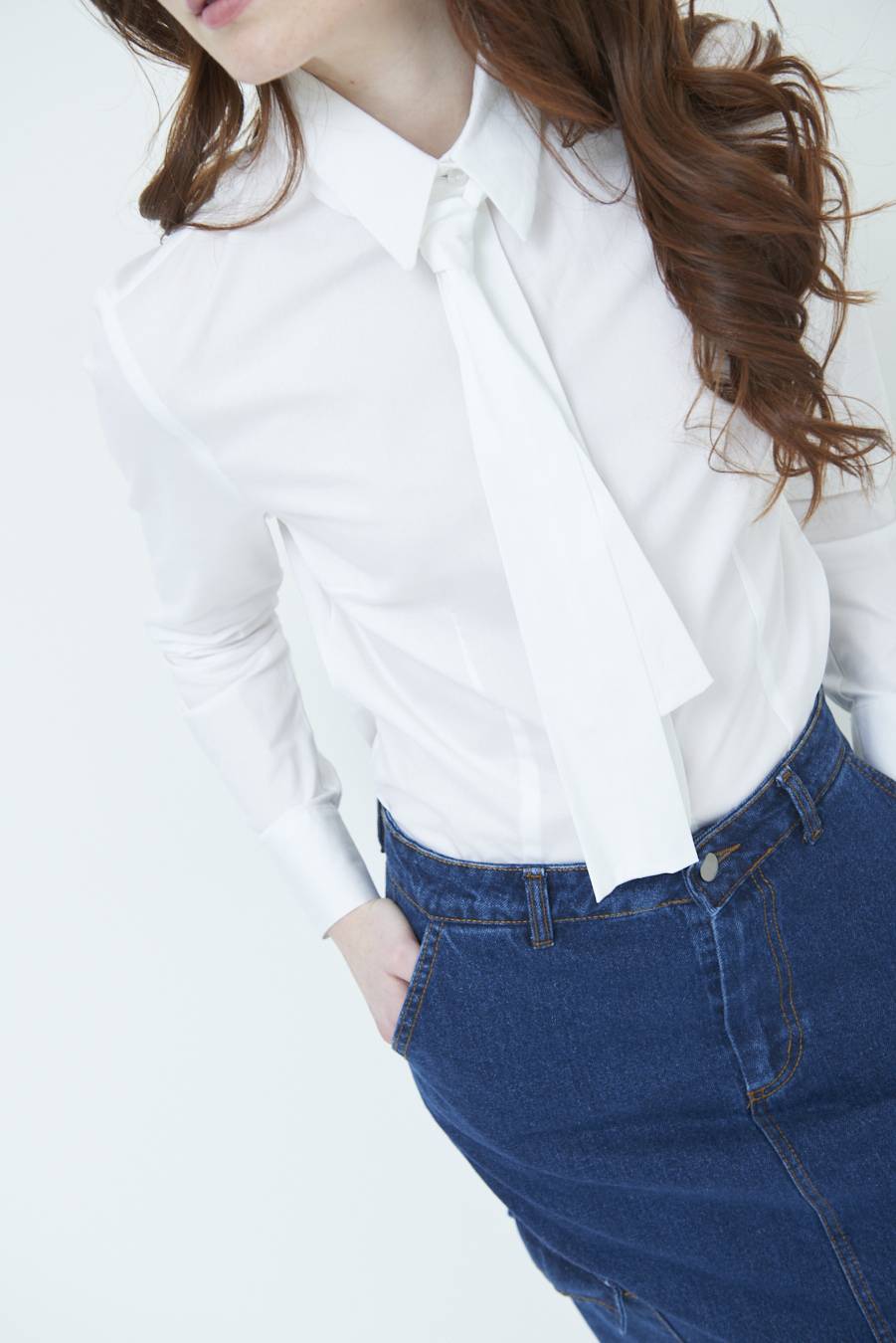 Kikisix CAMICIA CON CRAVATTA IN TINTA BIANCO Vendite Flash