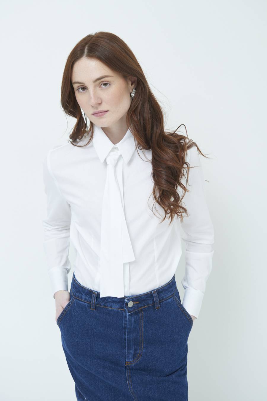 Kikisix CAMICIA CON CRAVATTA IN TINTA BIANCO Vendite Flash