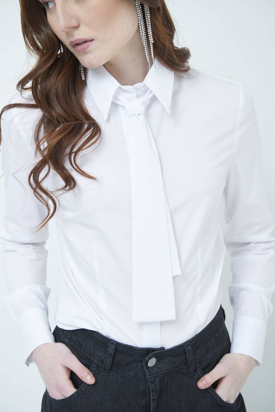 Kikisix CAMICIA CON CRAVATTA IN TINTA BIANCO 2025
