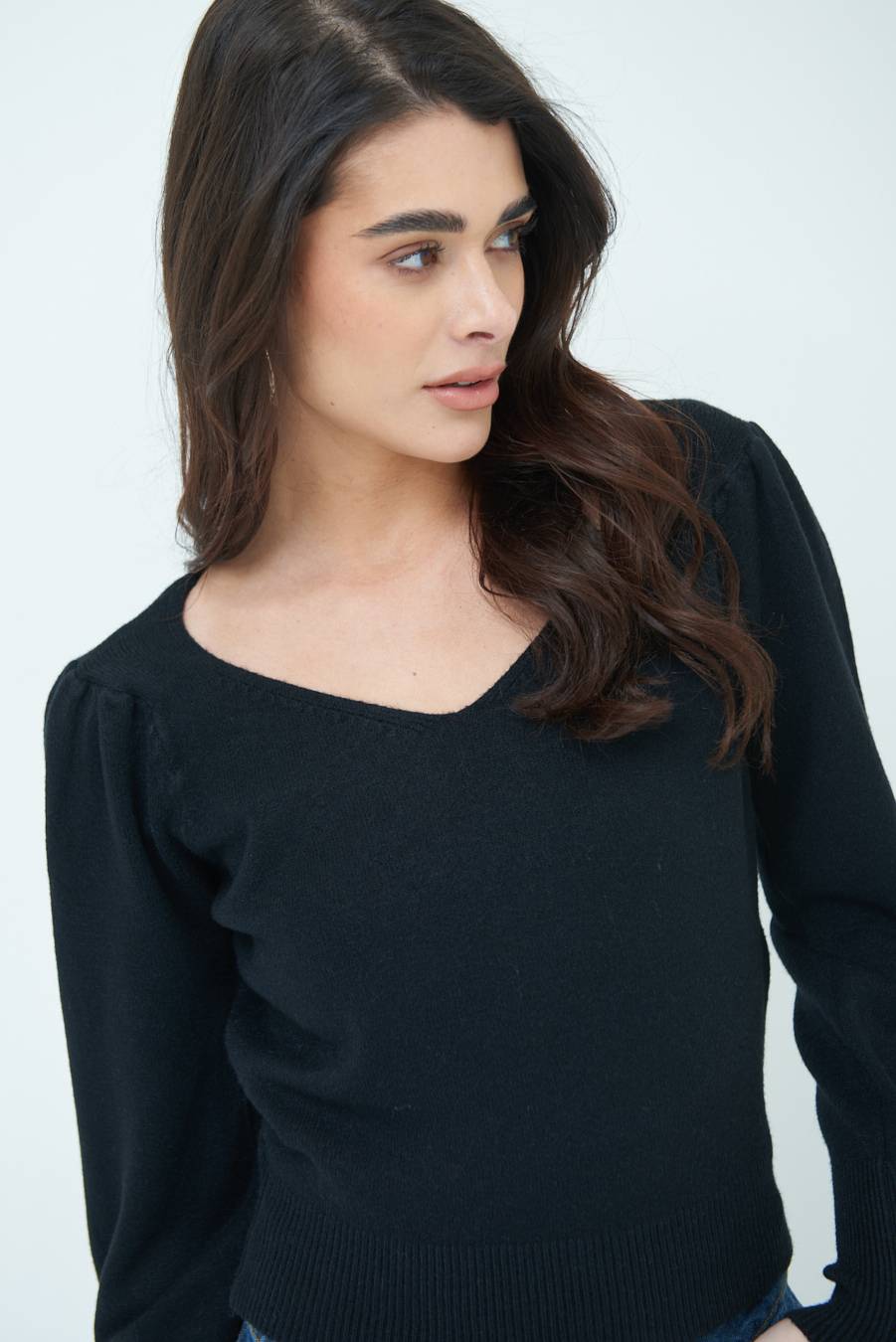 Kikisix MAGLIA SCOLLO V CON MANICA INCRESPATA NERO 2025