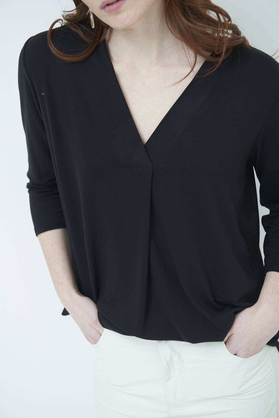 Kikisix MAGLIA V PIEG. DAVANTI NERO Pezzi Unici