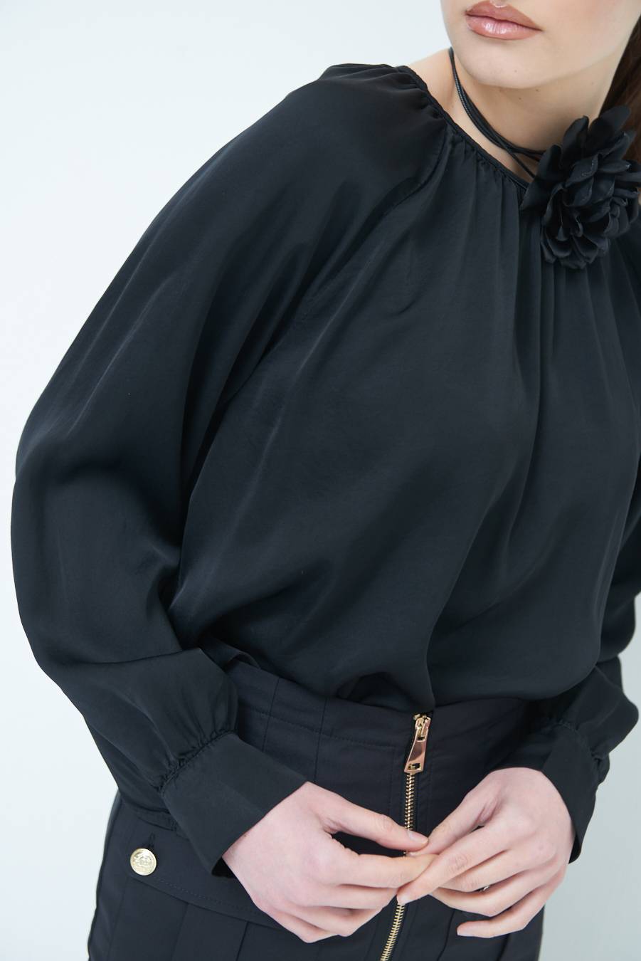 Kikisix CASACCA RASO VISCOSA INCRESPATA COLLO NERO Convenienza