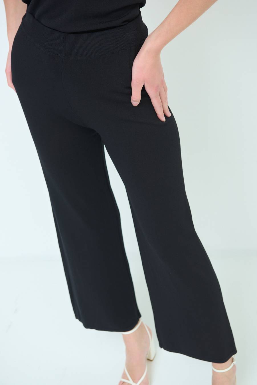 Kikisix PANTALONE PALAZZO MAGLIERIA NERO 2025