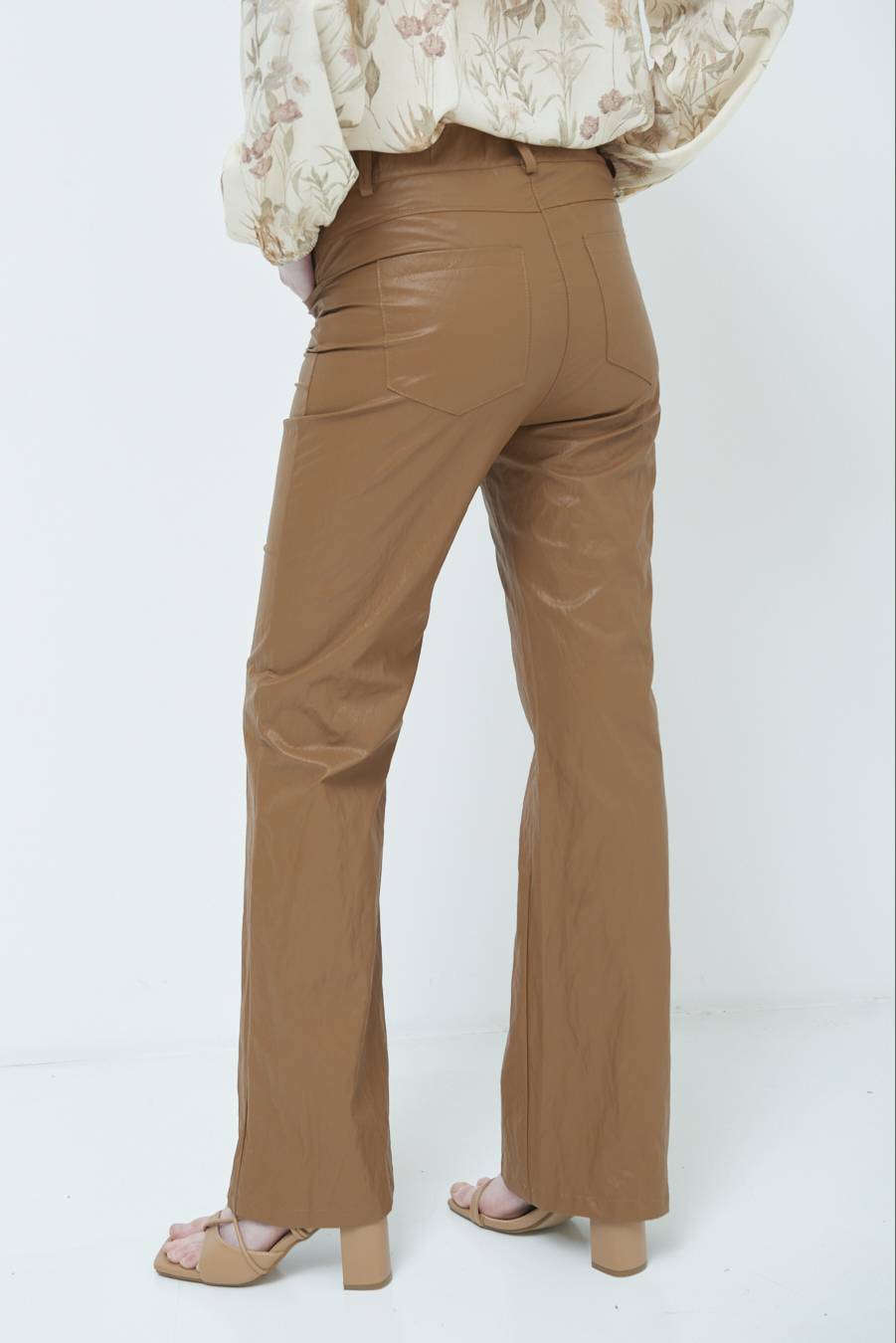 Kikisix PANTALONE ECOPELLE STROPICCIATA BEIGE Negozio