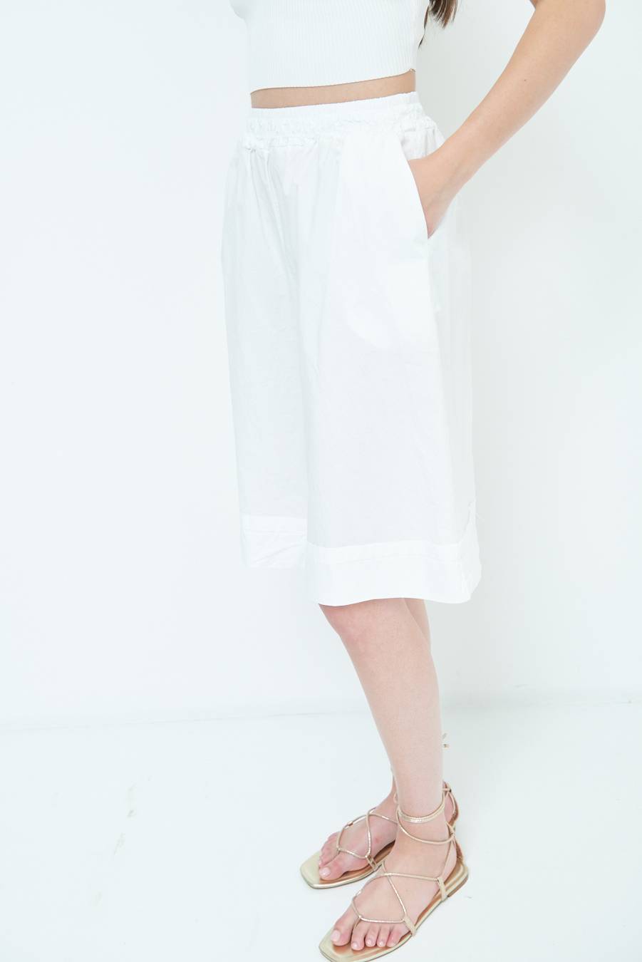 Kikisix PANTALONE CROP CON RISVOLTO BURRO In Saldo