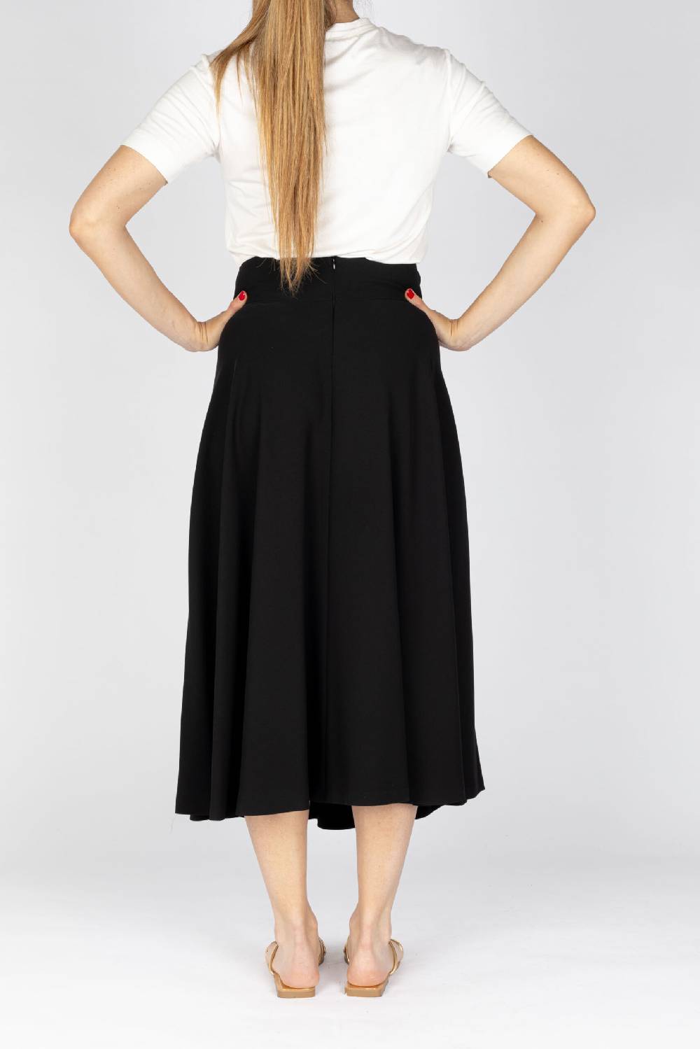 L.Pucci Gonna svasata lunga a metà polpaccio tessuto cady colore nero Sconto