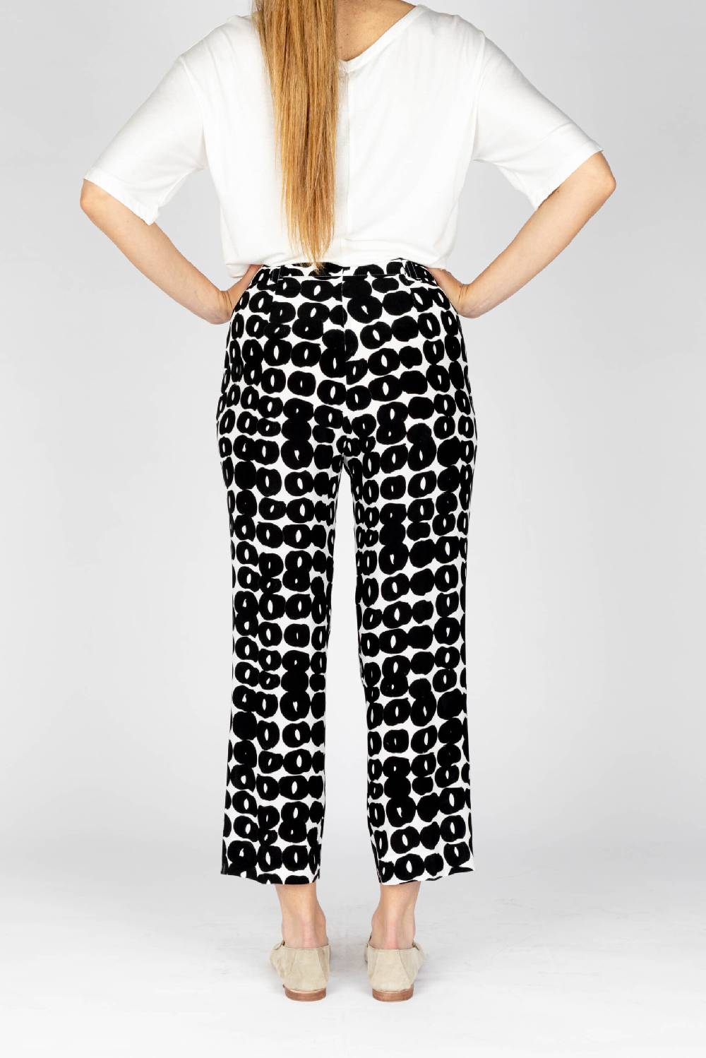 L.Pucci Pantaloni colore nero gamba larga tessuto viscosa stampa cerchio Saldi