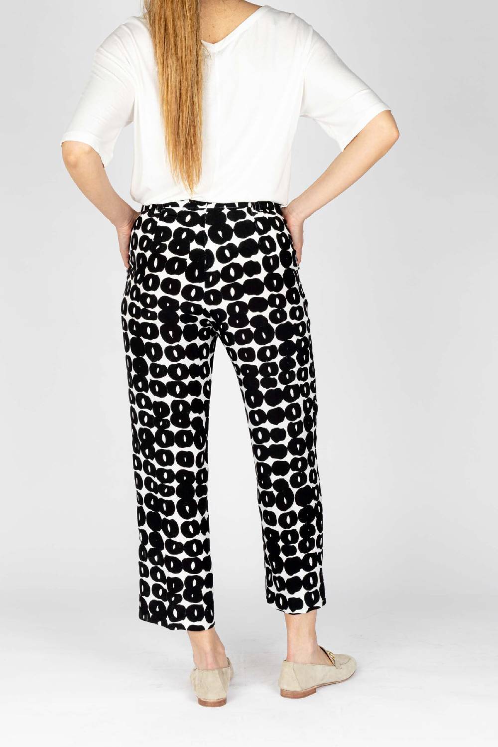 L.Pucci Pantaloni colore nero gamba larga tessuto viscosa stampa cerchio Saldi