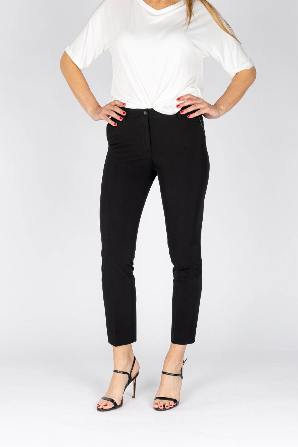 L.Pucci Pantaloni modello gamba stretta tessuto tecnico stretch colore nero Hotsell
