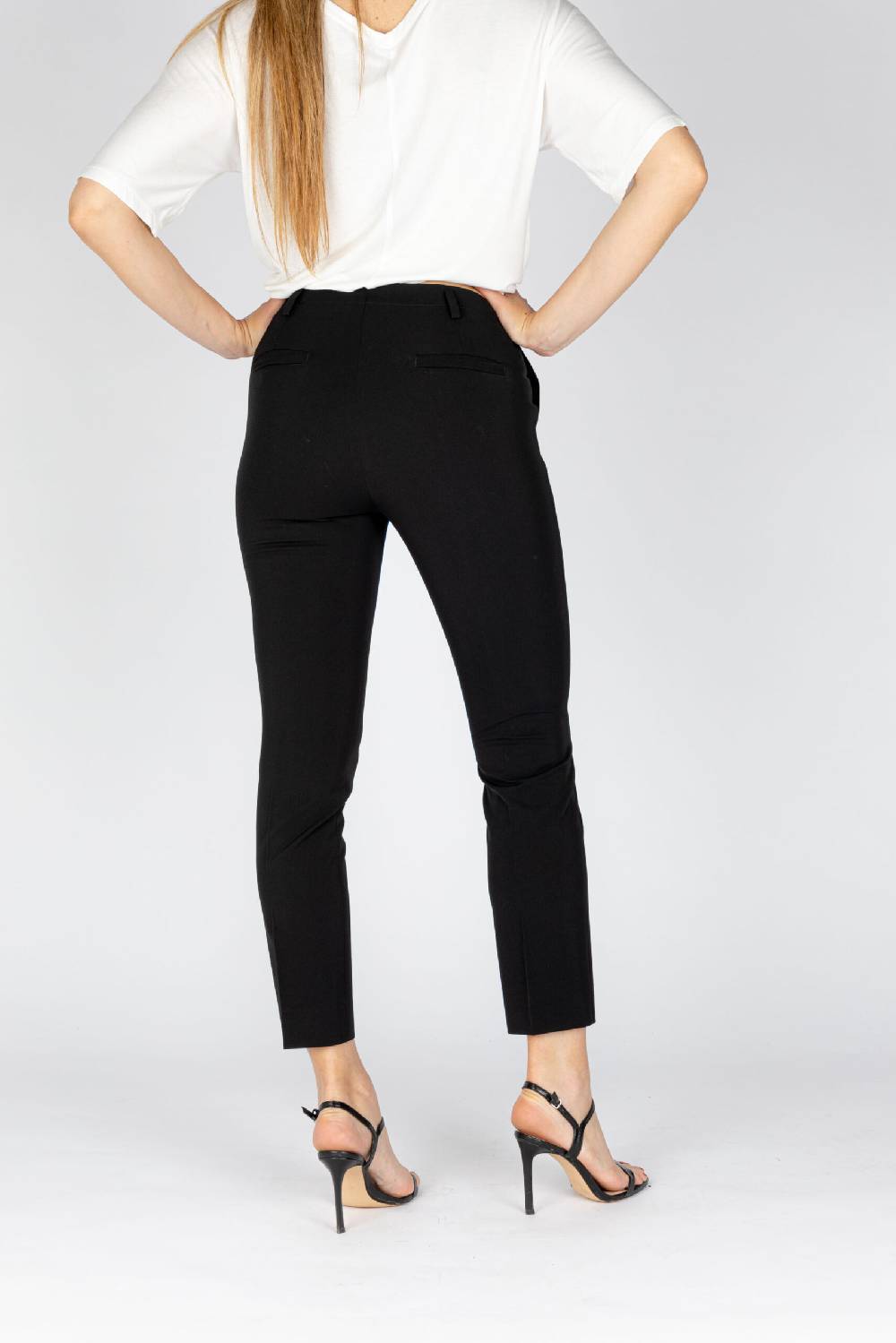 L.Pucci Pantaloni modello gamba stretta tessuto tecnico stretch colore nero Hotsell