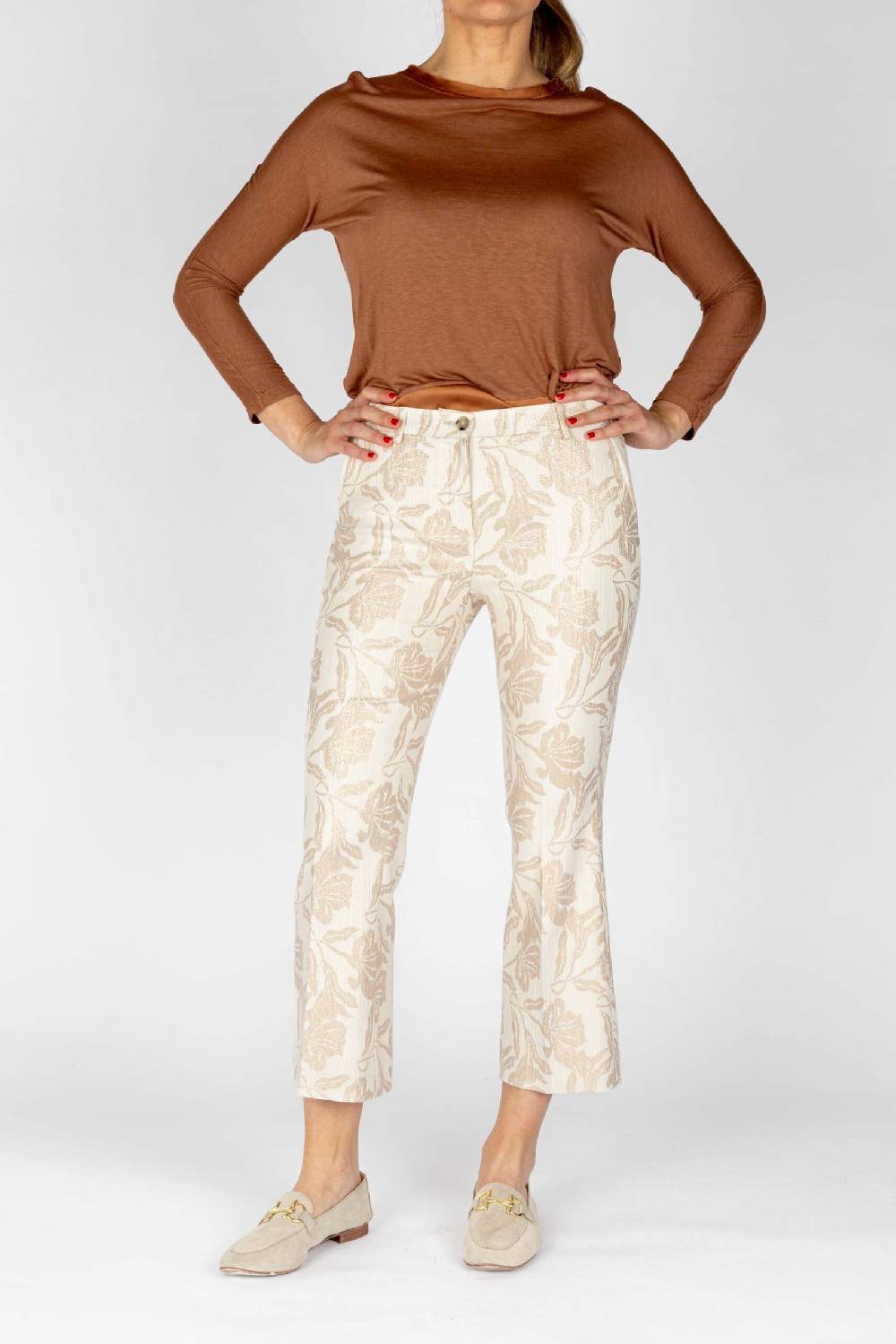 L.Pucci Pantaloni disegno fiore colore beige, linea zampetta tessuto jacquard lurex Nuovi prodotti
