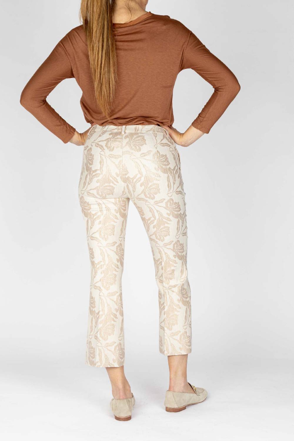 L.Pucci Pantaloni disegno fiore colore beige, linea zampetta tessuto jacquard lurex Nuovi prodotti