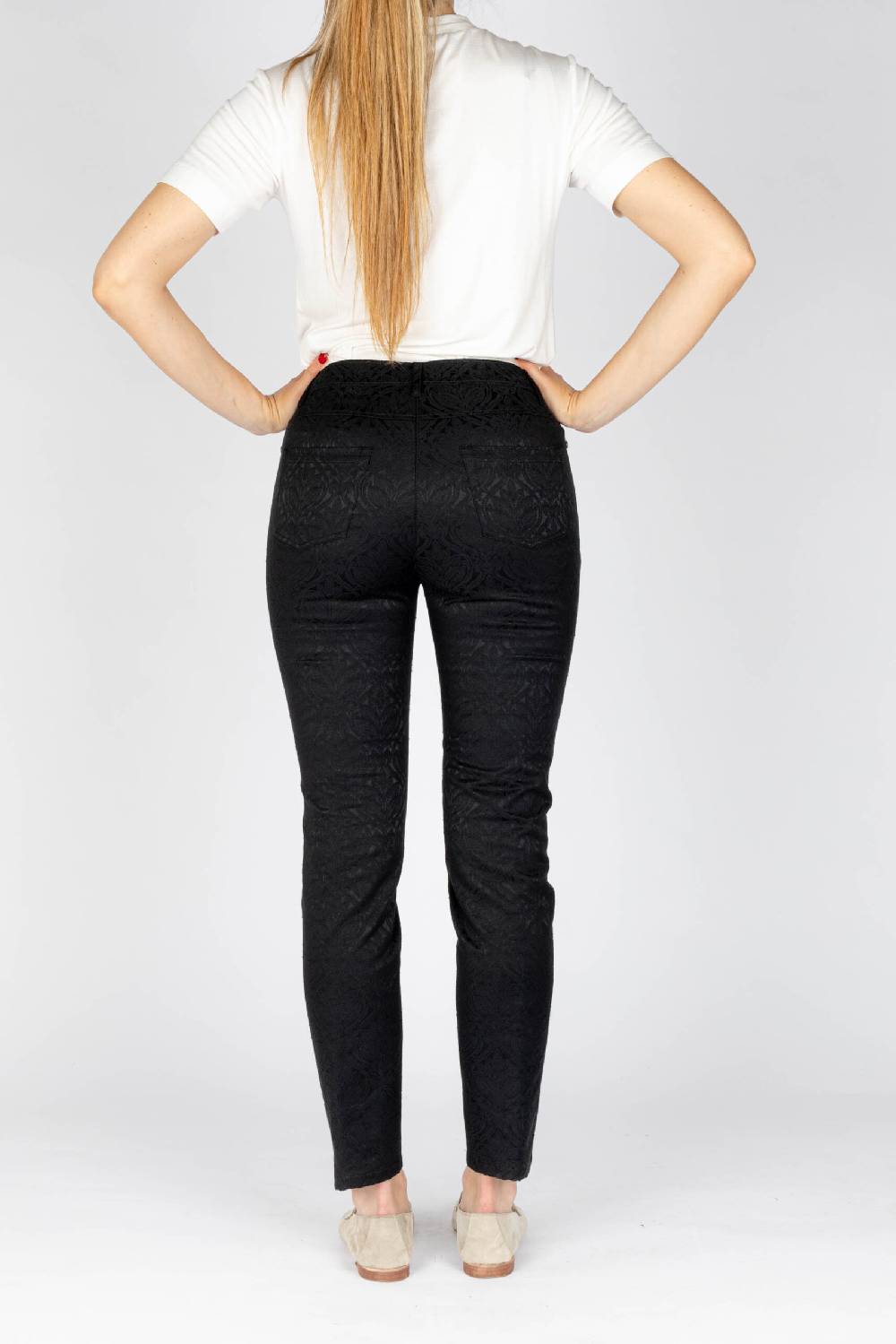L.Pucci Pantaloni disegno fiore colore nero, linea Jeans tessuto jacquard Moda