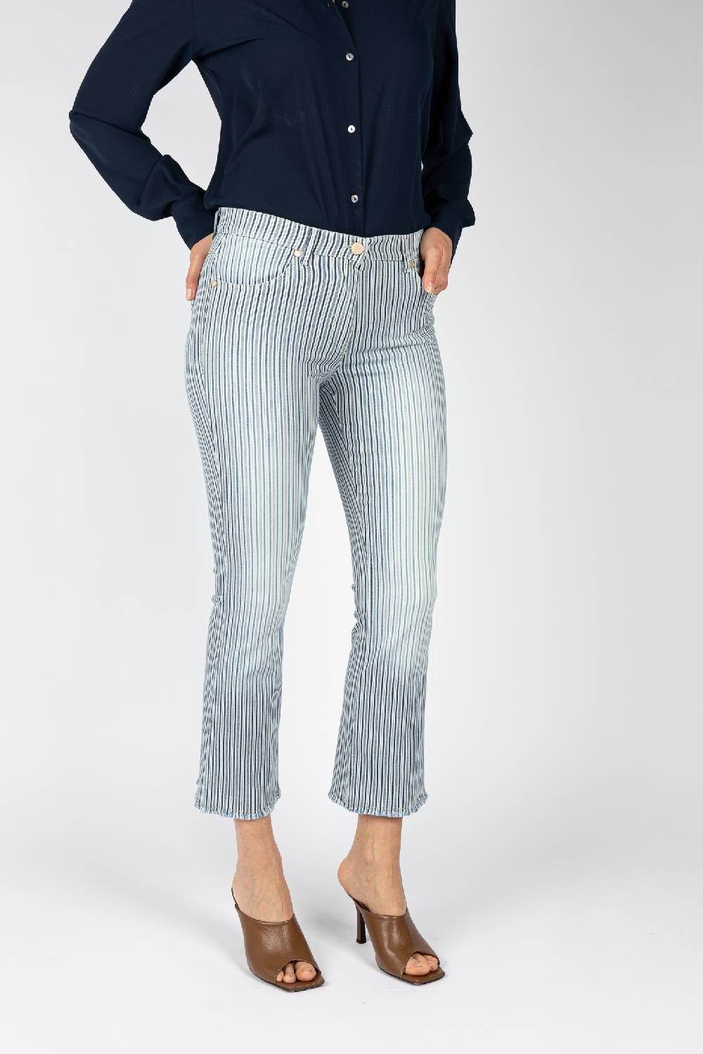 L.Pucci Pantaloni tessuto disegno riga colore blu, linea Jeans fondo a trombetta Italia