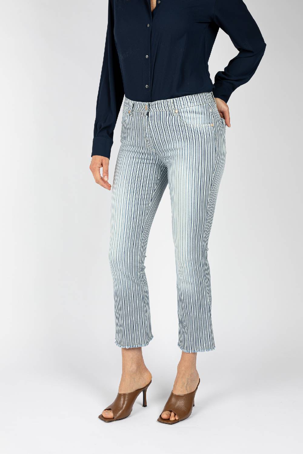L.Pucci Pantaloni tessuto disegno riga colore blu, linea Jeans fondo a trombetta Italia