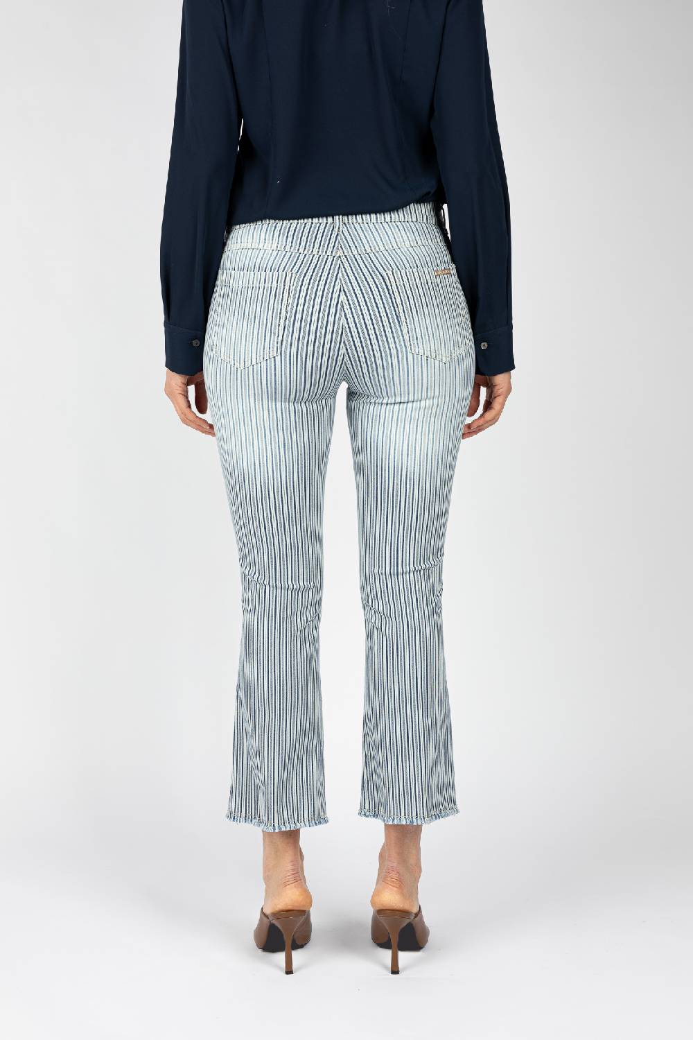 L.Pucci Pantaloni tessuto disegno riga colore blu, linea Jeans fondo a trombetta Italia